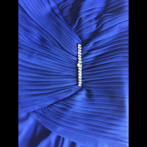 Ruched V- Neck Chiffon Dress - Picture 6 of 6